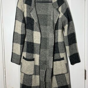 Monteau Black and Cream Knit Sweater